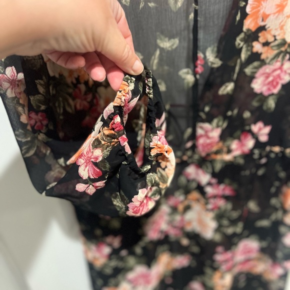 American Eagle Outfitters Black Floral Long Sleeve Komono - Picture 3 of 3